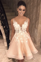 Short A-line V-neck Lace Appliques Tulle Backless Homecoming Dresses
