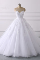 Glamorous Long Ball Gown Spaghetti Straps V-Neck Tulle Wedding Dress with Appliques Lace