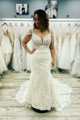 Long Mermaid Sweetheart Spaghetti Straps Open Back Appliques Lace Floor Length Wedding Dress