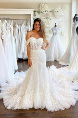 Long Mermaid Off the Shoulder Sweetheart Tulle Lace Wedding Dress