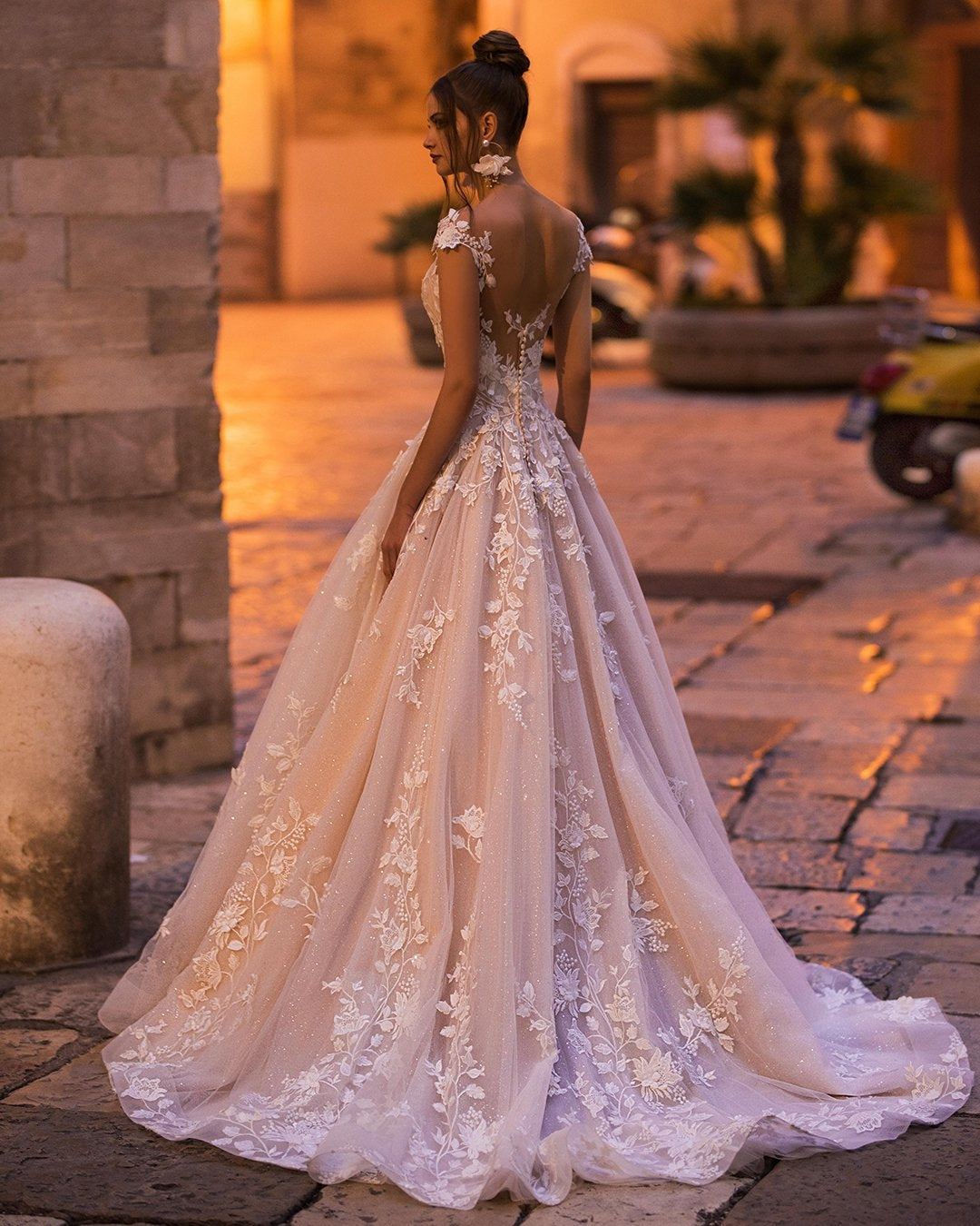 Elegant A-Line Bateau Appliques Lace Backless Floor Length Sequins Wedding Dress