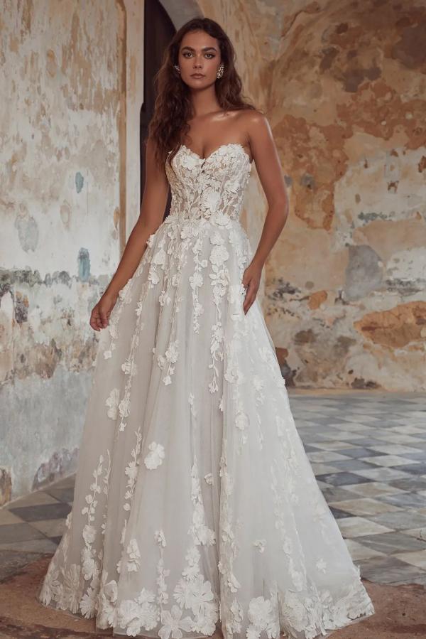 Ivory A-Line Sweetheart Off the Shoulder Tulle Long Wedding Dress with Flowers