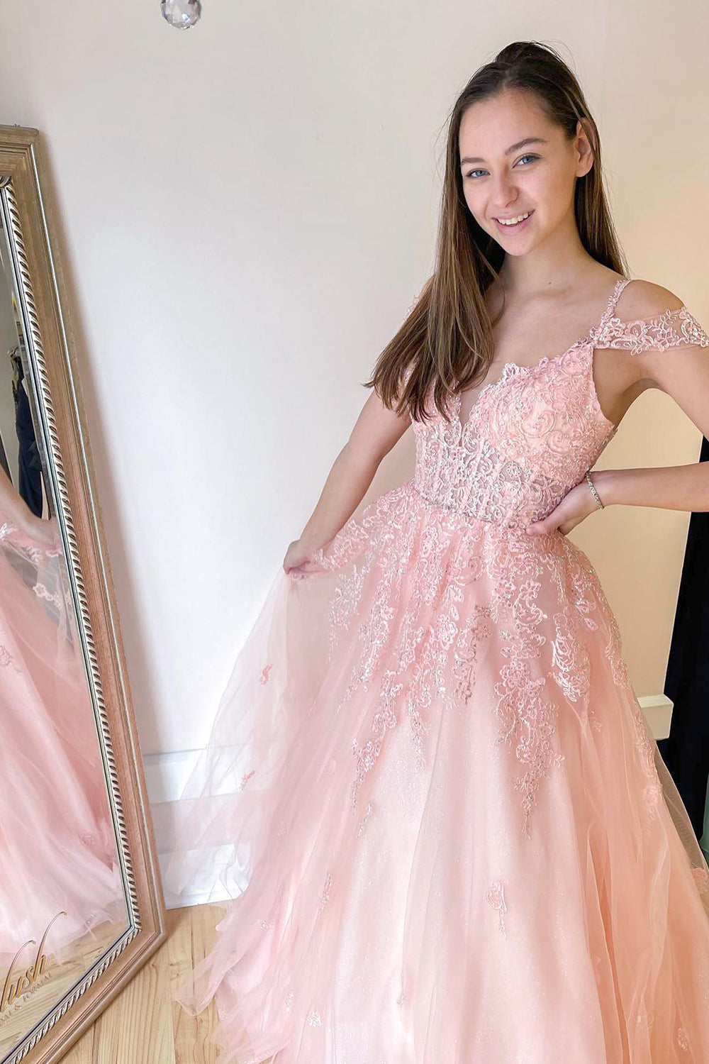 Long Off the Shoulder Spaghetti Straps A-line Tulle Prom Dress With Appliques Lace