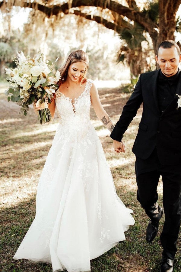 Elegant Long V-Neck A-Line Tulle Wedding Dress with Appliques	 Lace