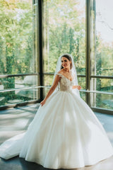 Chic Long Off the Shoulder Sleeveless V-neck Ball Gown Wedding Dress with Appliques