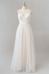 Long Sweetheart Appliques Lace Tulle A-line Wedding Dress
