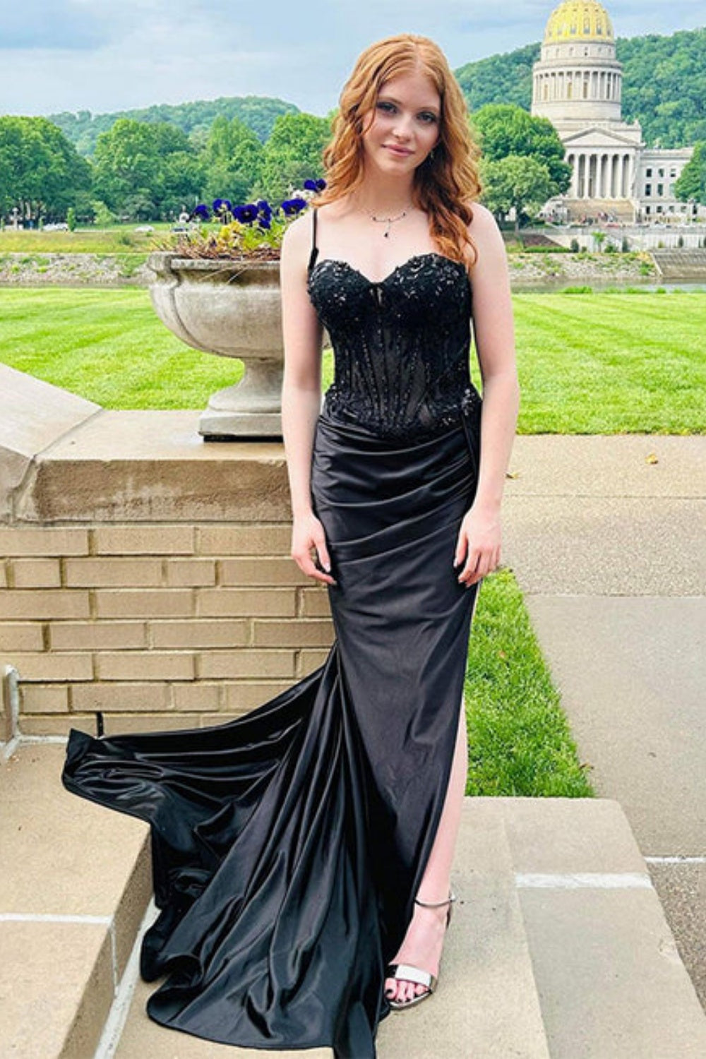 Black Spaghetti Straps Sleeveless Mermaid Evening Dress with Split