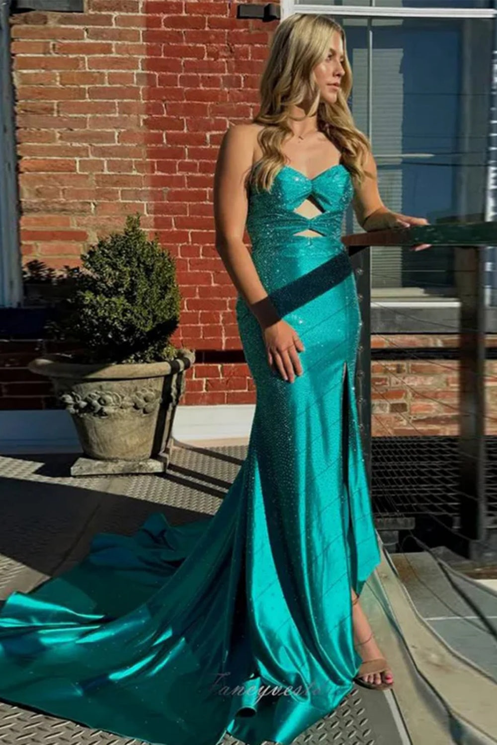 Cute Sweetheart Mermaid Sequined Prom Dress with Keyhole