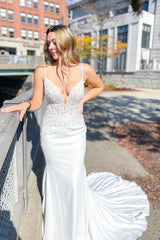 Vintage Long Spaghetti Straps Sweetheart Appliques Lace Open Back Mermaid Wedding Dress