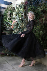 Elegant Black Short Bateau Appliques Lace Tea-length Wedding Dress	 with Long Sleeve