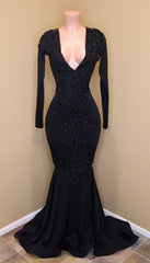 Black Long Memaid V-neck Appliques Lace Prom Dress with Sleeves