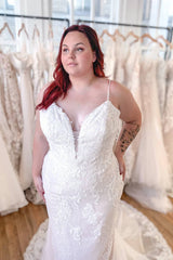 Plus Size Long Appliques Lace Spaghetti Straps Backless Floor Length Mermaid Wedding Dress