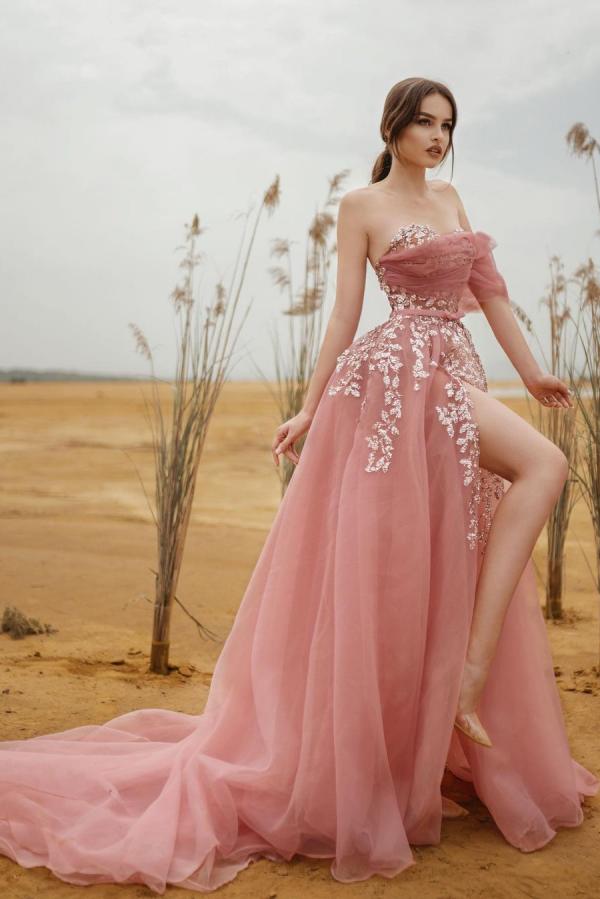 Modest Long A-line Strapless Tulle Lace Prom dress with Slit